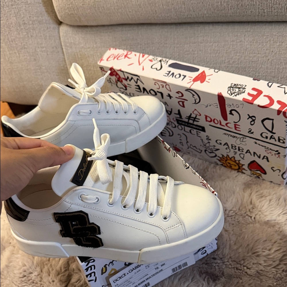 Dolce & Gabbana Sneakers in White with Black Details - Picture 2 of 6